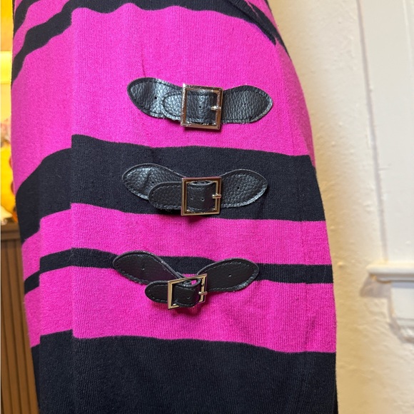 Say What Women's V-Neck Short Sleeve Sweater Dress - Picture 5 of 13